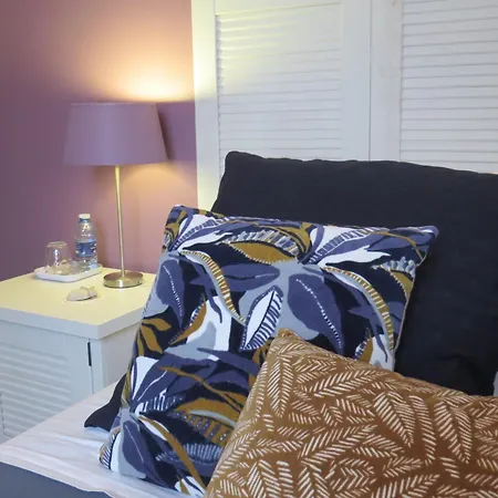 بيت ضيافة Le Castel نيم