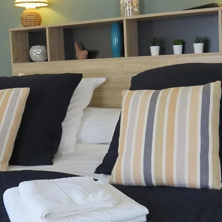 Le Castel 3* Nimes