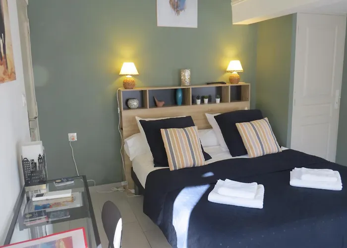 بيت ضيافة Le Castel 3*