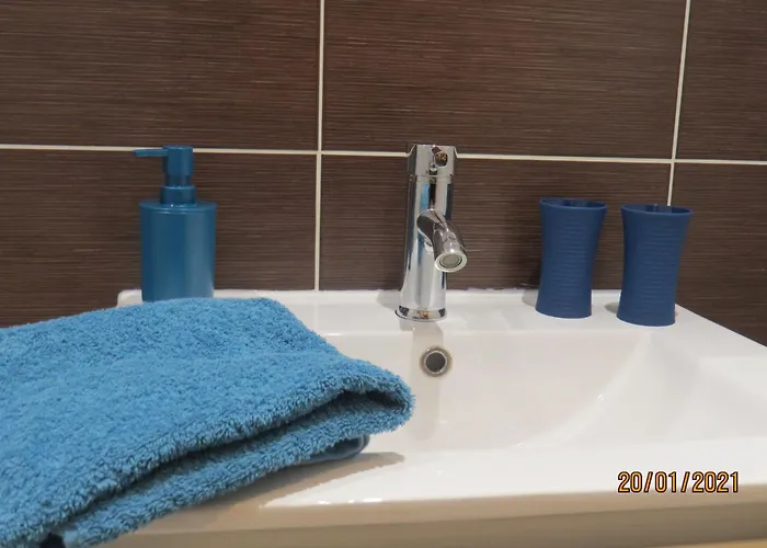 Le Castel بيت ضيافة نيم